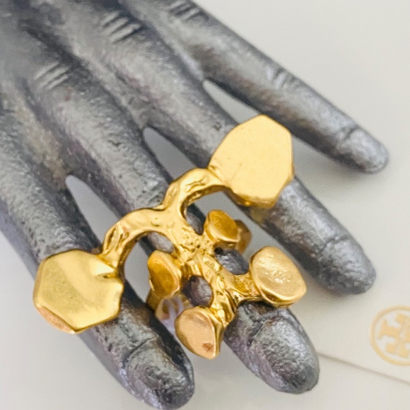 NEW Tory Burch BRUTALIST Logo Ring Size 7 18k GP - Picture 6 of 8